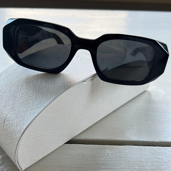 Prada 15WS Sunglasses - Picture 3 of 4